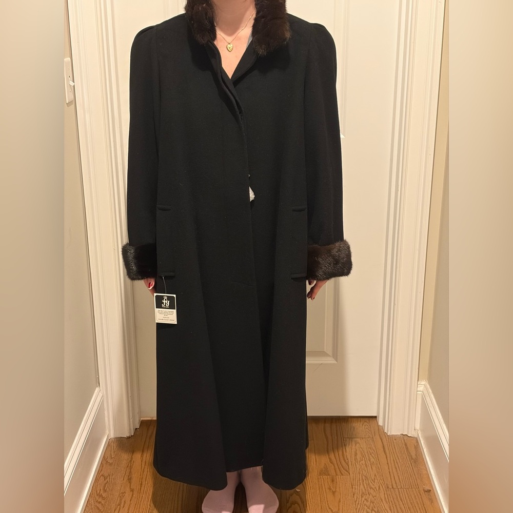 Vintage J Percy for Marvin Richards Black Wool Coat with Fur Accents - Picture 4 of 5